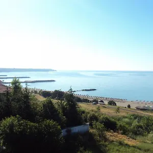 Family Lazuren Briag 3* Бургас